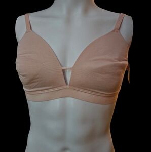 NWT Auden Lightly Lined‎ Wieeless Seamless light pink bra size 36D